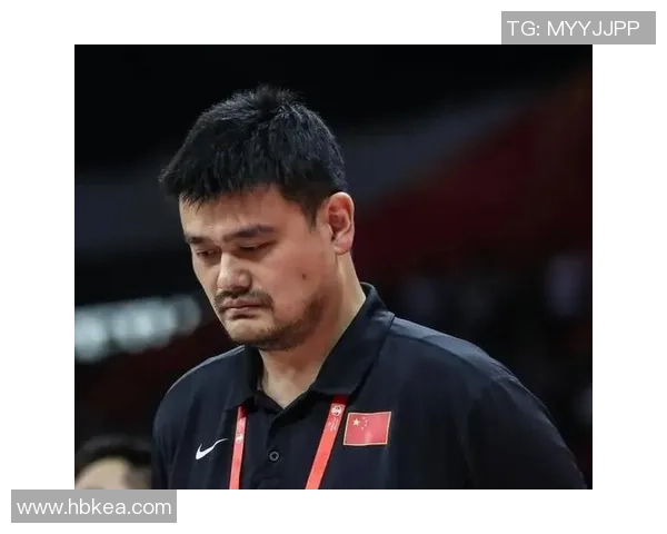 姚明与莫兹戈夫的巅峰对决:篮球巨星的力量与技巧较量 姚明与莫兹戈夫的巅峰对决:篮球巨星的力量与技巧较量