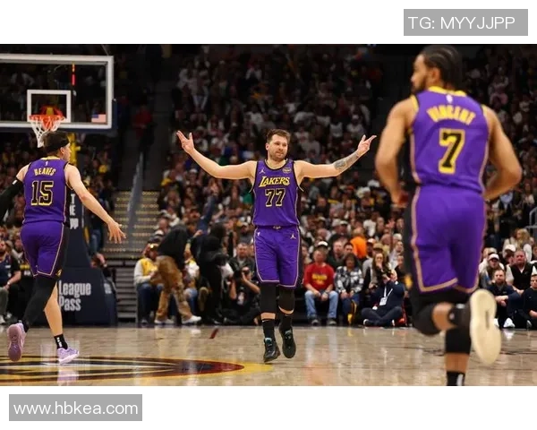 湖人队与黄蜂队激战正酣精彩瞬间回顾与分析